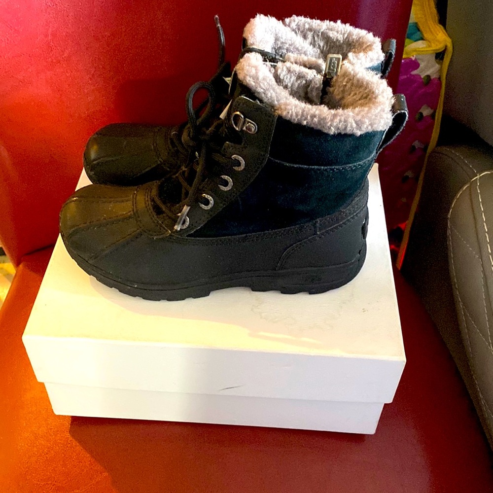 Kid’s Ugg snow boots